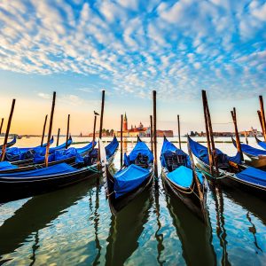 gondolas-lagoon-venice-sunrise-italy